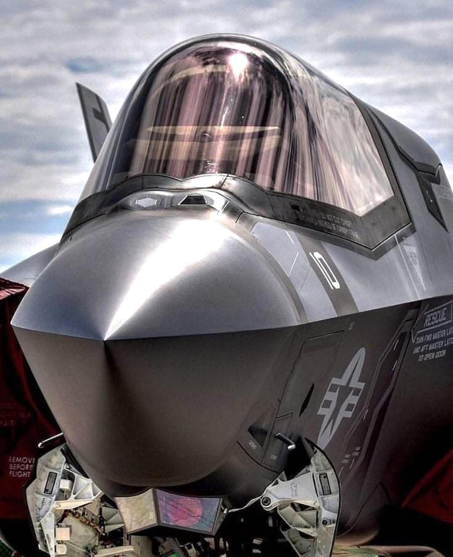 Zásilka obsahovala například překryt kabiny F-35, který souvisí se „stealth“ vlastnostmi stroje,