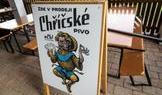 V Obžerstvení se sice točí Plzeň, v lahvích si tu ale můžete koupit i pivo z nedalekého pivovaru Chříč.