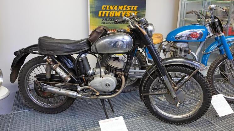 ČZ 125