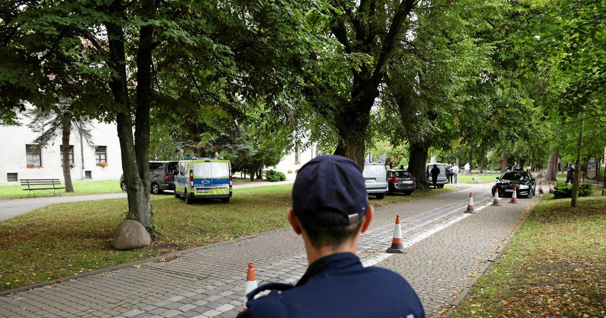 Vypadal jako šílenec. Útočník pobodal pět lidí v polském klášteře, jeden zemřel