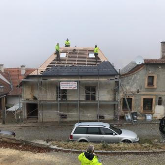 V Rabí není kanalizace ani plyn. Rekonstrukce proto zahrnovala také domácí čistírnu odpadních vod a vlastní systém vytápění.