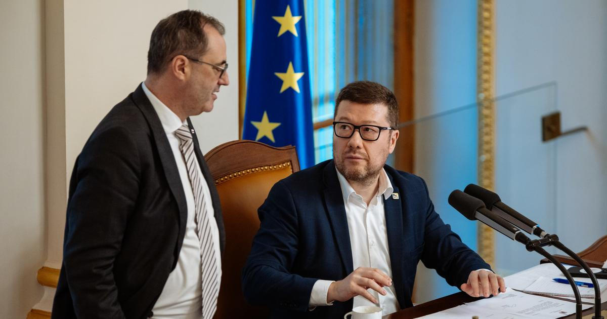 Opozice odevzdala návrh na vyslovení nedůvěry vládě, Okamura musí svolat schůzi