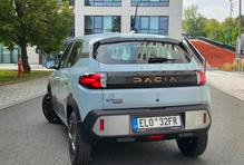 Posílil motor, změnila se baterka a vylepšení se dočkal podvozek. Vizuálně, snad až na nový zadní spoiler, se nic nezměnilo.