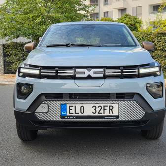 Elektromotor vrcholné verze s modernizací posílil na 75 kW, což je třeba více než nabídne úplně nový Spring. Dramaticky to zlepšilo dynamiku vozu.