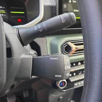 Ovládání audiosystému pod volantem je poznávacím znamením renaultů a dacií.