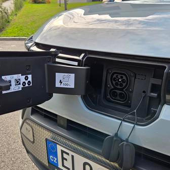 Nabíjení je teď výrazně rychlejší, příplatkové DC má maximum 40 kW, standardní AC 7 kW.