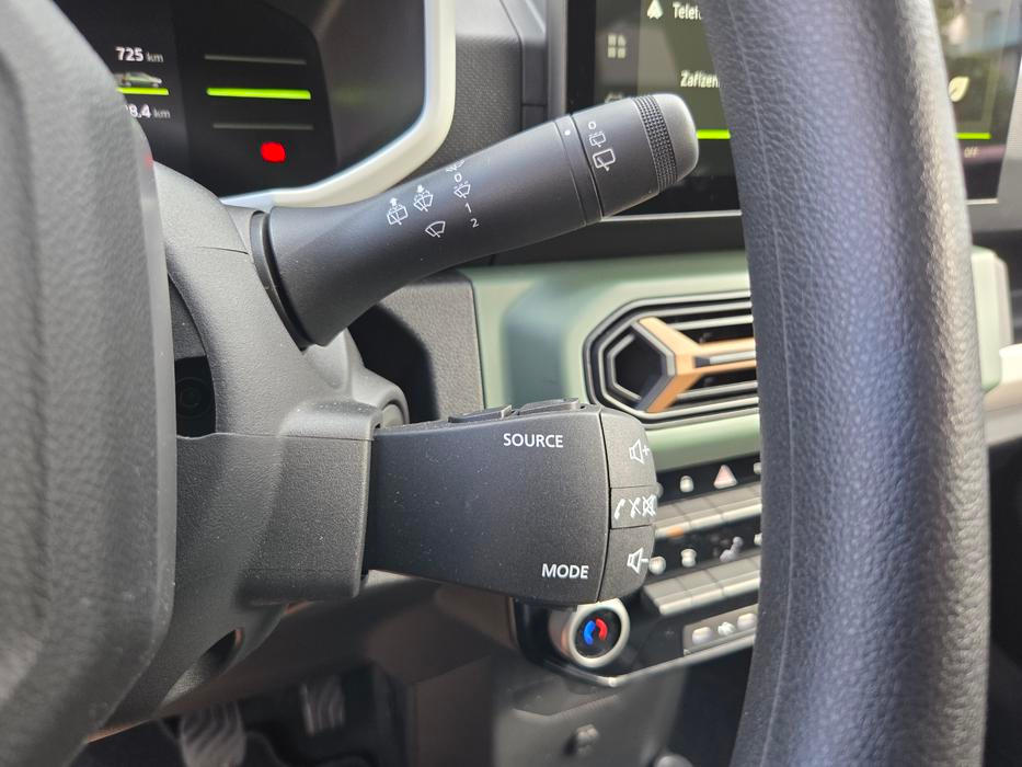 Ovládání audiosystému pod volantem je poznávacím znamením renaultů a dacií.