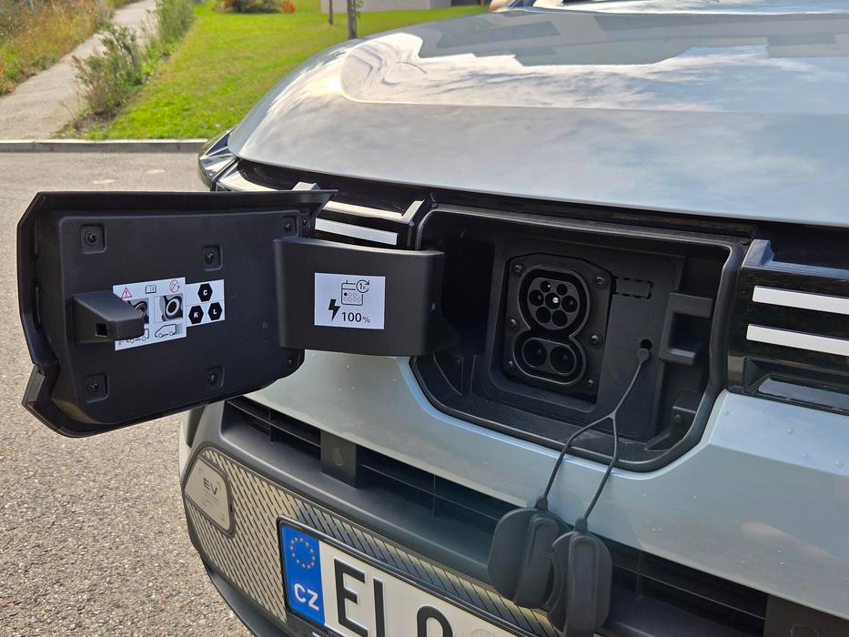 Nabíjení je teď výrazně rychlejší, příplatkové DC má maximum 40 kW, standardní AC 7 kW.
