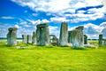 Kdo, jak a proč postavil Stonehenge, je stále záhadou.
