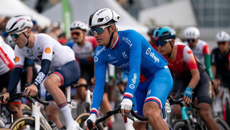 Český cyklista Matthias Vacek v závodě s hromadným startem na MS v Montrealu