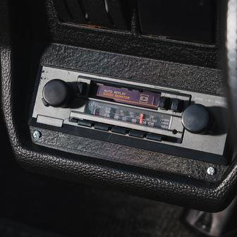 Ve výbavě mohlo být i rádio.