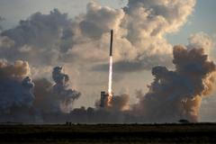 The SpaceX Starship and Super Heavy v3 Booster lift off on its 14h test flight