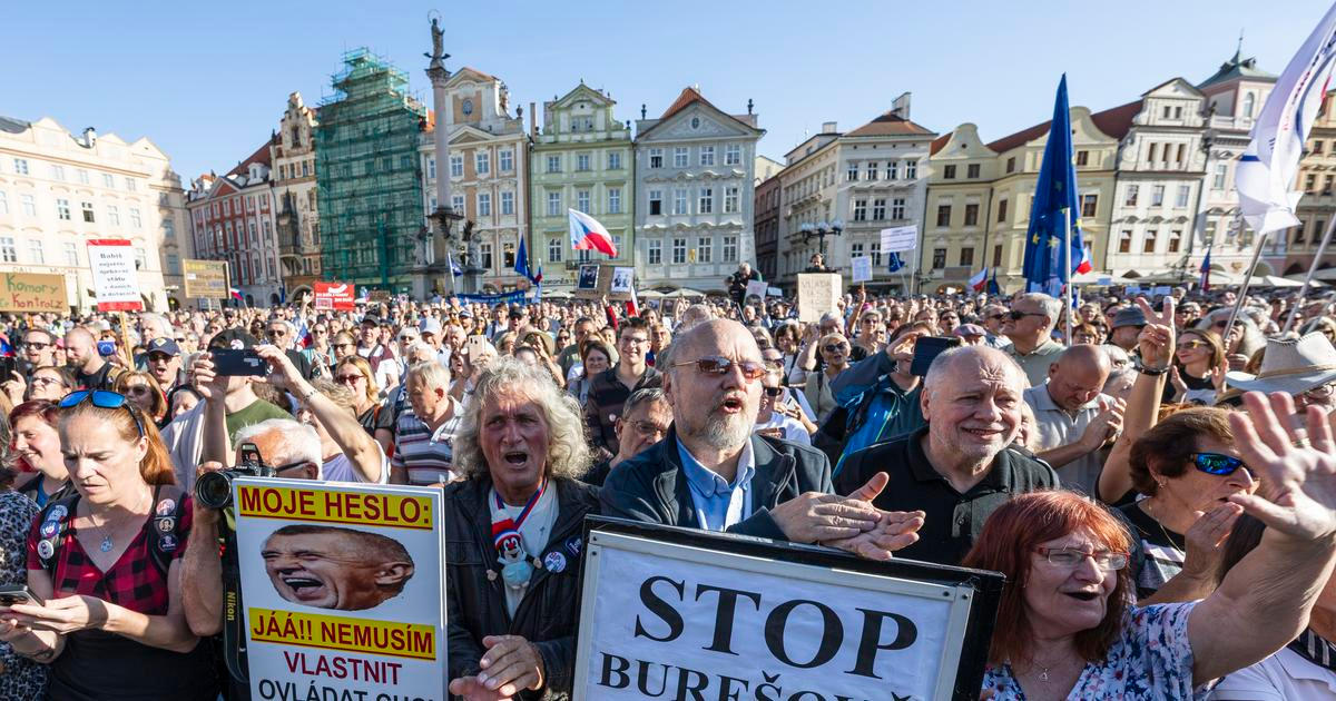 Lidé v centru Prahy demonstrovali s Minářem za Havla a proti Babišovi