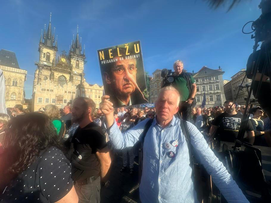 Demonstrace Milionu chvilek pro demokracii na Staroměstském náměstí