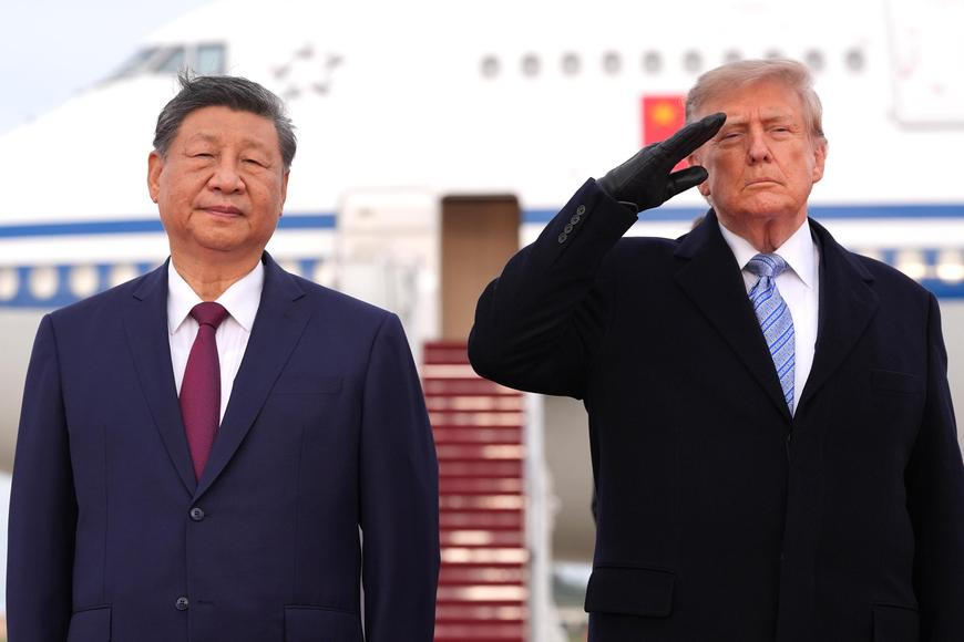 Trump měl nabízet čínskému prezidentovi americké zbraně. Bílý dům tvrzení odmítá