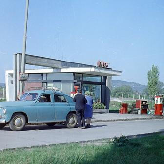Druhá ropná krize přišla v roce 1979 následovaná Irácko-íránskou válkou. To vše zvedalo ceny ropy a paliv.