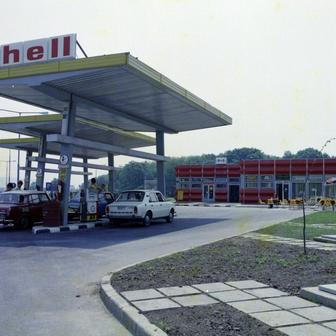 Kromě společnosti Shell do Maďarska přišly i britská BP a italský Agip.