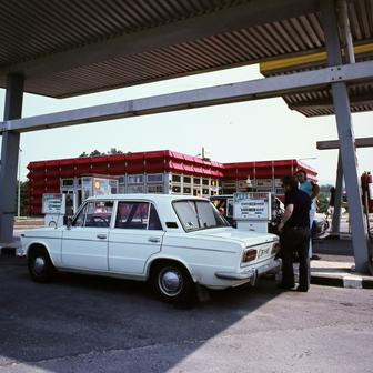 Agip dokonce v roce 1971 u Balatonu otevřel tehdejší největší čerpací stanici v zemi (na snímku nicméně je opět pumpa Shell).