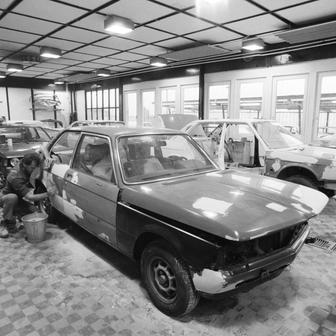 V Budapešti u čerpací stanice Shell dokonce vznikl servis automobilů BMW.