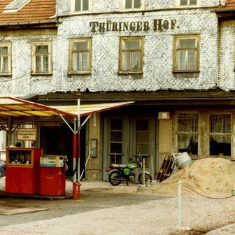 Ve městě Gotha jste si mohli natankovat přímo před jedním z místních hotelů.