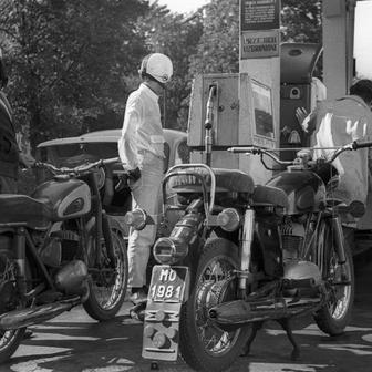 Tankování do motocyklu v polském městě Štětín.