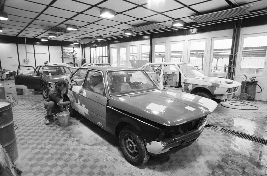 V Budapešti u čerpací stanice Shell dokonce vznikl servis automobilů BMW.
