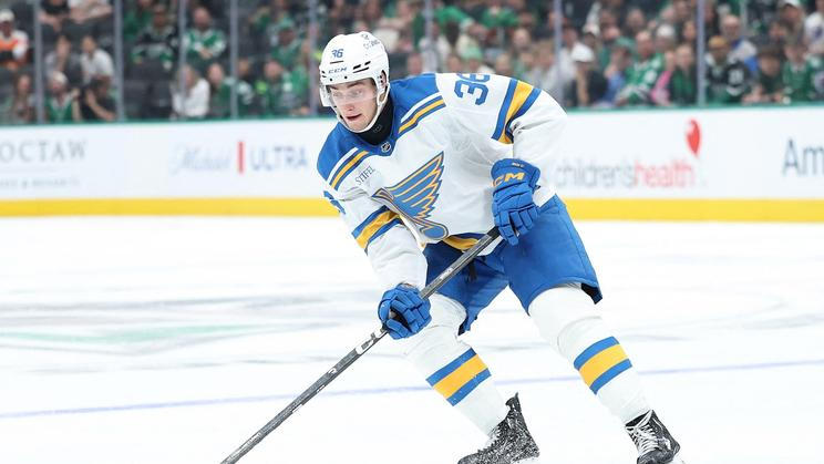 Obránce Adam Jiříček v přípravném zápase před sezonou NHL 2026/27