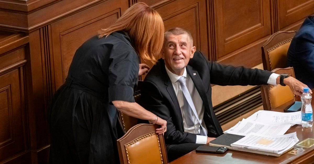 Sněmovna řeší vyslovení nedůvěry vládě. „Váš program byl vždycky antibabiš,“ řekl premiér