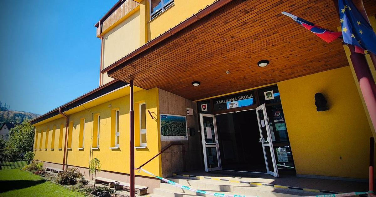 Slovenská škola, kde vraždil žák, už řešila problémy v pátek, přijeli psychologové