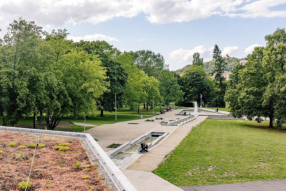 Park Střed v Mostě získal nový kabát.