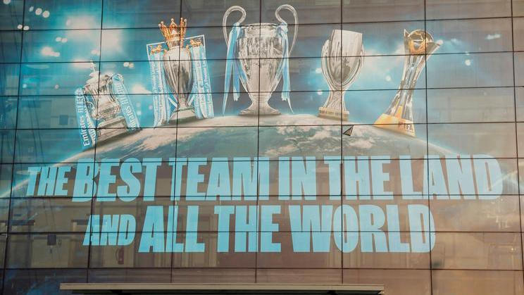 Etihad Stadium, domov Manchesteru City, který čelí obviněním z porušení finančních pravidel Premier League