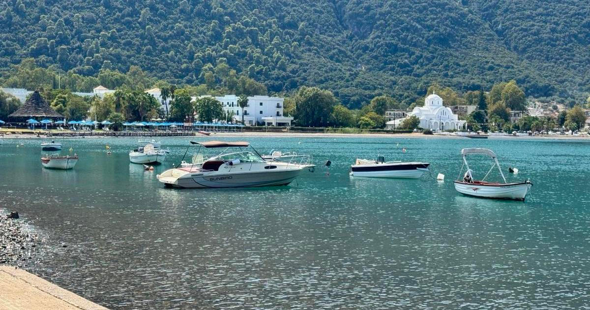 Beatles se tu zamilovali. Řecké letovisko bez davů turistů, které nabízí termály zdarma