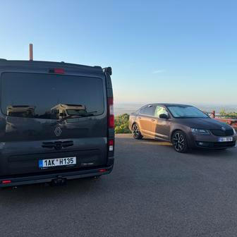 Díky aplikaci Park4night najdete spoustu skvělých míst, kde přespat. Třeba u rozhledny nad Velkými Pavlovicemi.