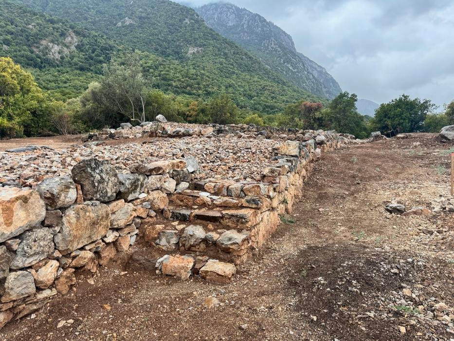 Zbytky Fókidské zdi u Thermopyl nyní archeologové rekonstruují a již příští rok k nim bude dokončený turistický chodníček.