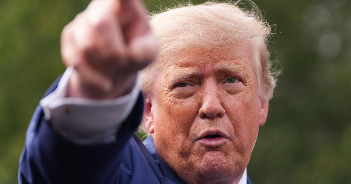 Trump rozkázal úřadům: místo názvu AI používejte super inteligence