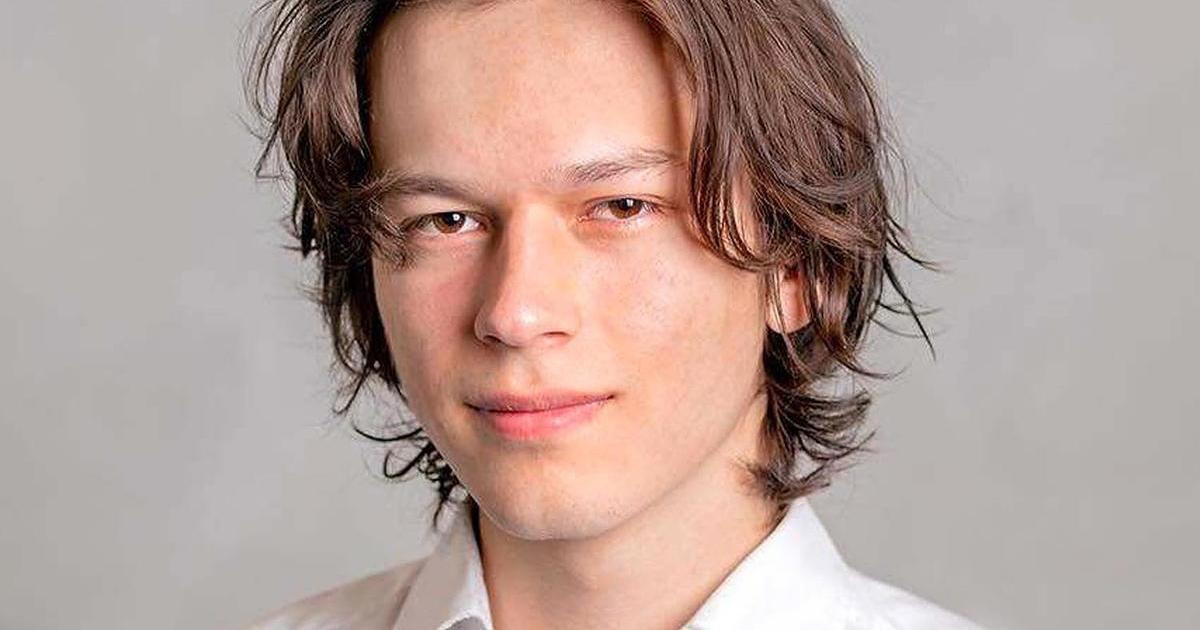 „Utajený“ Okamura v české politice. Do voleb jde ve stejném dresu jako otec