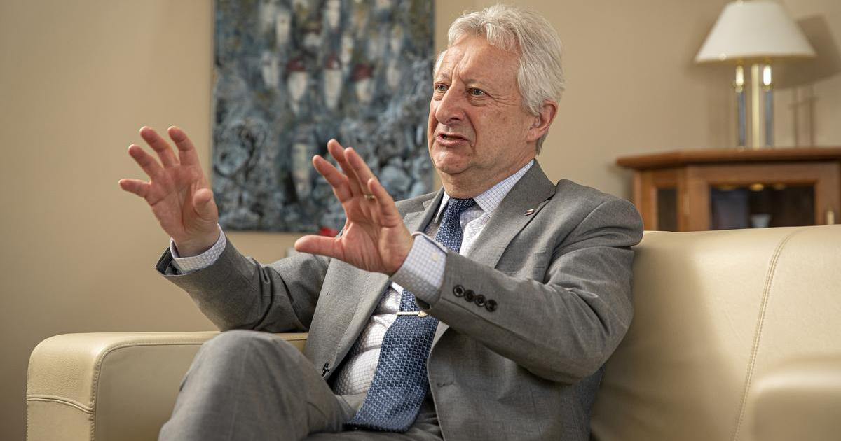 Okamurův ministr má problém. Náměstci musí za dveře, když se řeší citlivé zprávy