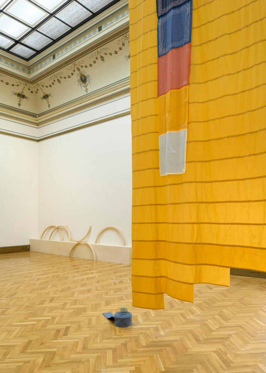Výstava manželů Linklaterových v Galerii Rudolfinum reflektuje dědictví kolonialismu.
