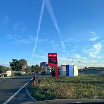 Další malá vesnická pumpa, Petrol u Brandýsku ve Středočeském kraji. I tady zůstaly ceny stejné.