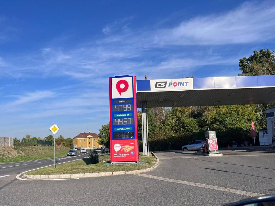 Malé čerpací stanice ve většině případů ani nezlevňovaly a ceny zůstaly po zavedení státní regulace stejné, jako například na CS Point u Mratína.