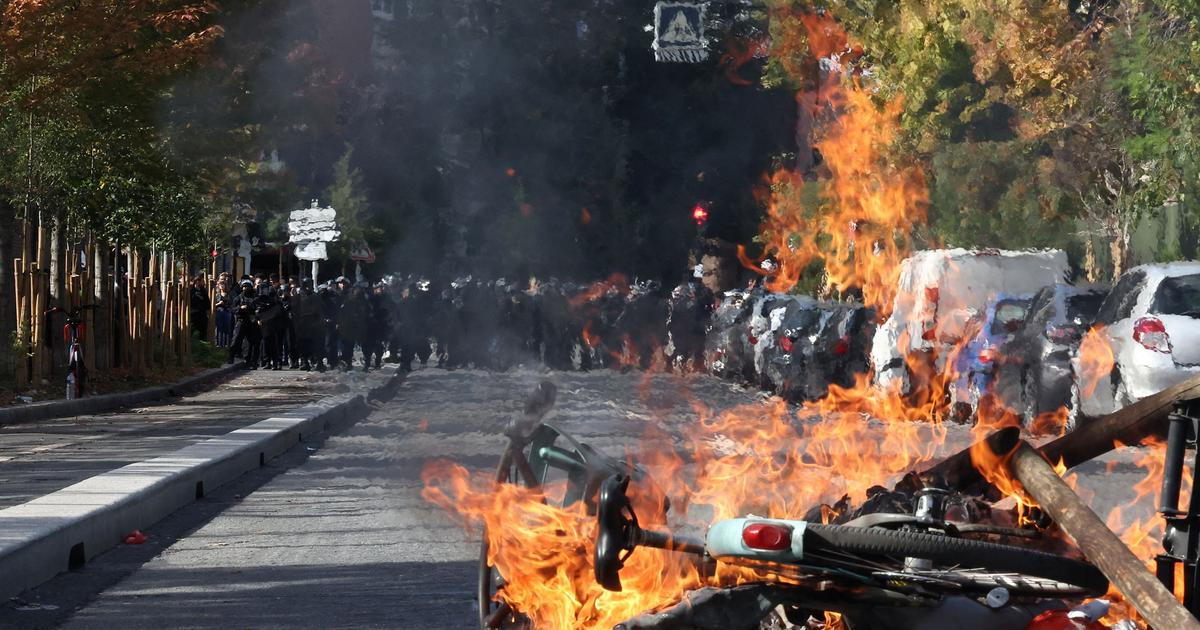 Protestující studenti ve Francii zapálili části škol i hasičský vůz