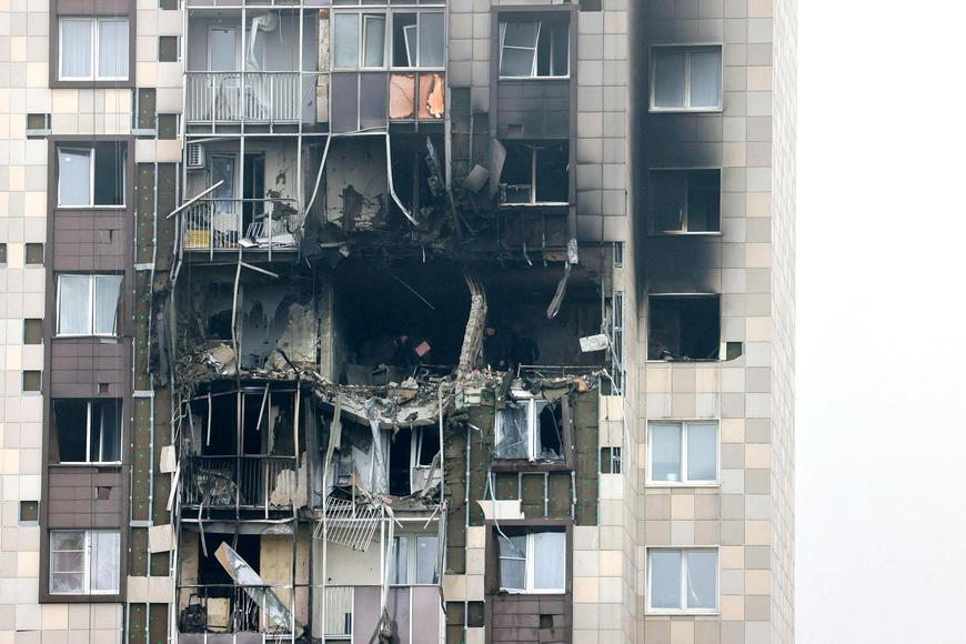 Tlak na Moskvu. Estonsko stoplo ruské obilí, Británie přitvrdila sankce