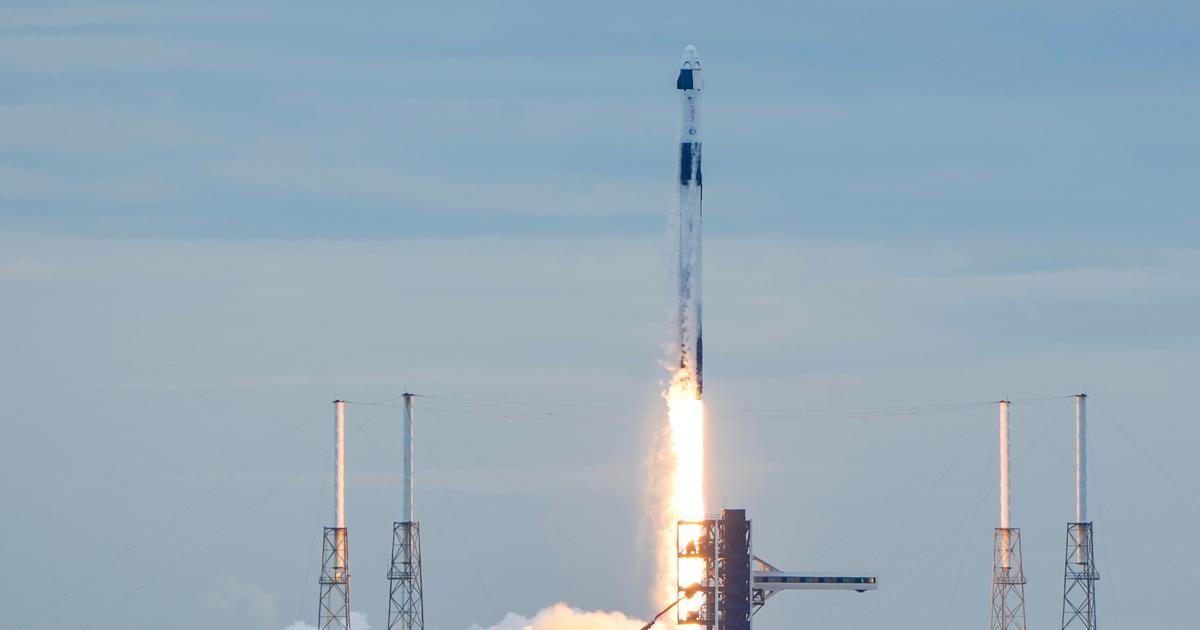 Raketa SpaceX s čtyřčlennou posádkou odstartovala k Mezinárodní vesmírné stanici