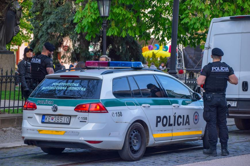 Vražedný útok žáka na slovenské škole má už druhou oběť. Zemřela zraněná dívka