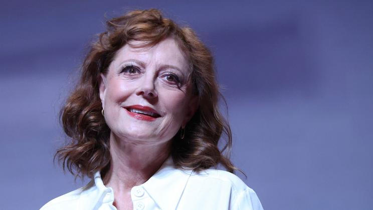 Susan Sarandon reçoit un Deauville Icon Award sur la scène lors de la 52ème édition du Festival du Cinéma Américain de Deauville