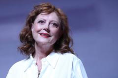 Susan Sarandon reçoit un Deauville Icon Award sur la scène lors de la 52ème édition du Festival du Cinéma Américain de Deauville