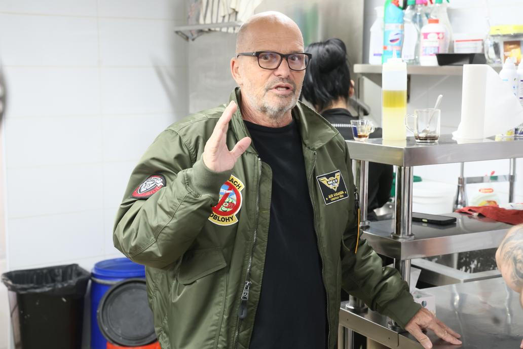 Ano, šéfe! v restauaci Bašta v Bílině