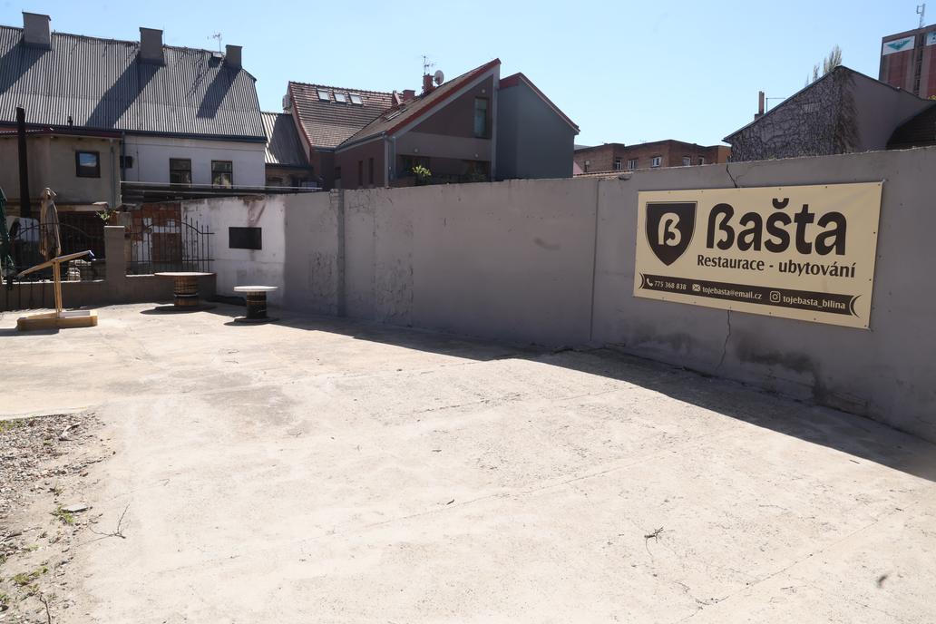 Ano, šéfe! v restauaci Bašta v Bílině