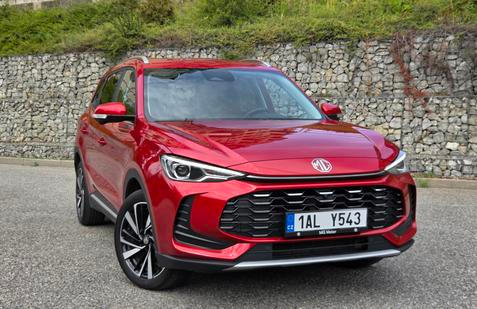 MG ZS je nejprodávanějším modelem čínské značky, nicméně oproti dřívějšku se jeho prodeje mírně propadly. Vyzkoušeli jsme hybridní provedení Hybrid+.