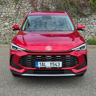 Designově se druhá generace ZS drží při zemi. Nemá výraznější výstřelky, což ale v konečném součtu může být pozitivum. Vpředu zaujme výrazná maska.